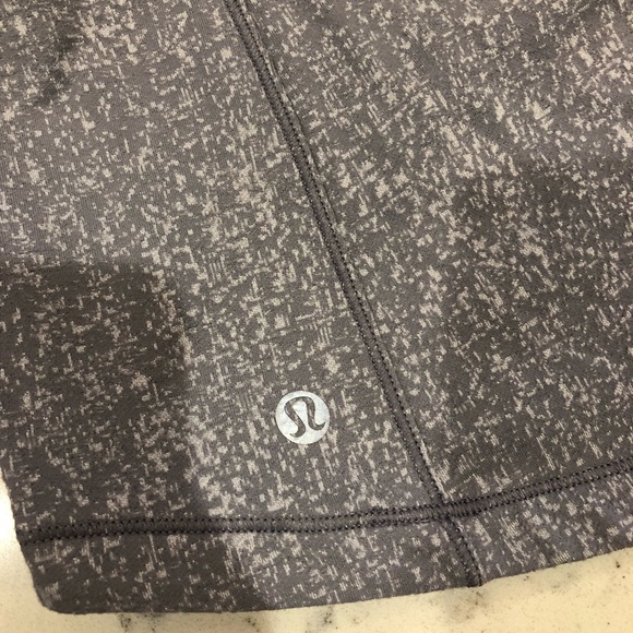 Lululemon grey pullover size 8/10, running, hiking, lounging, great condition - Picture 4 of 4
